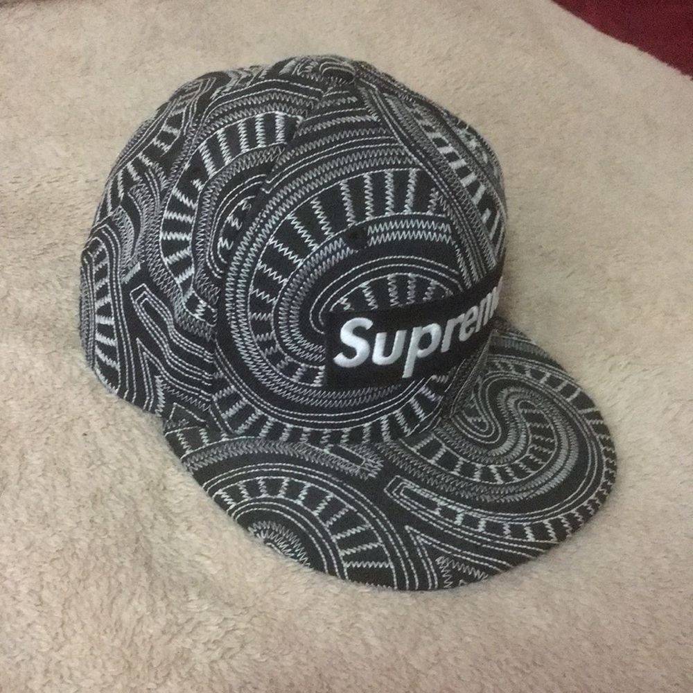 Supreme New- Era Stitched Design Fitted Hat